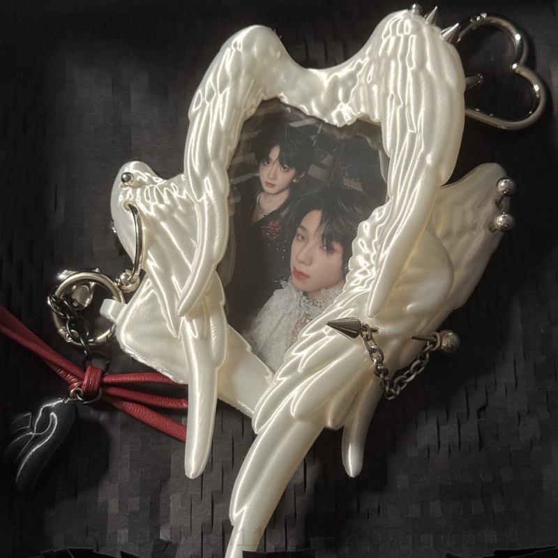 Porta Fotocard con Ali d'Angel - Anime Merchandise Bag recensione e prezzo
